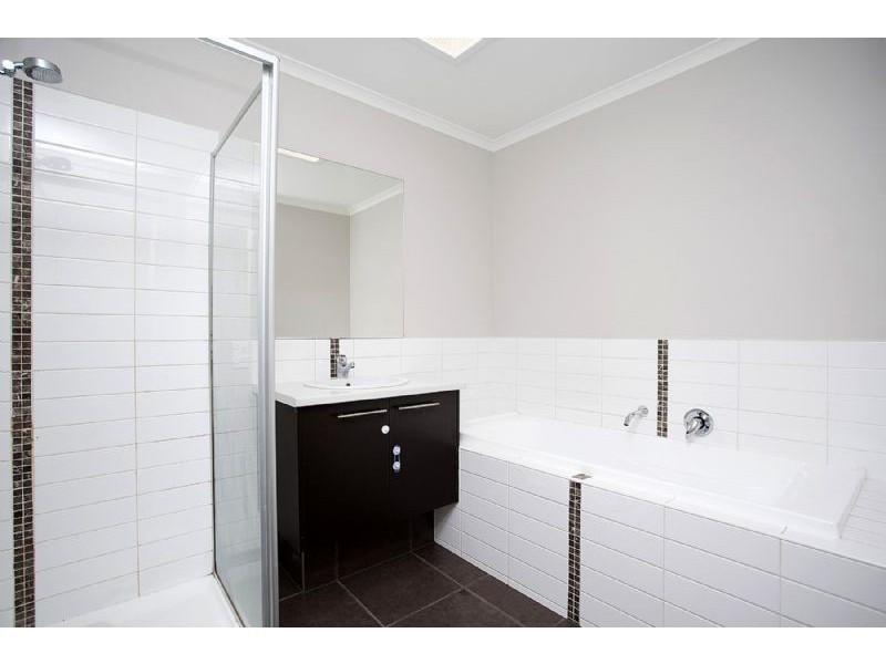 10 Tiverton Parkway, Derrimut VIC 3030