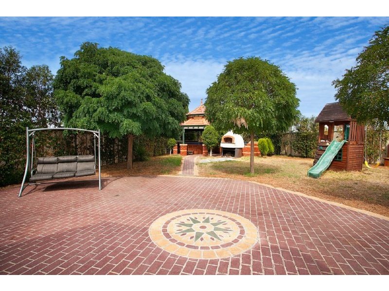 13 Carnarvon Close, Taylors Lakes VIC 3038