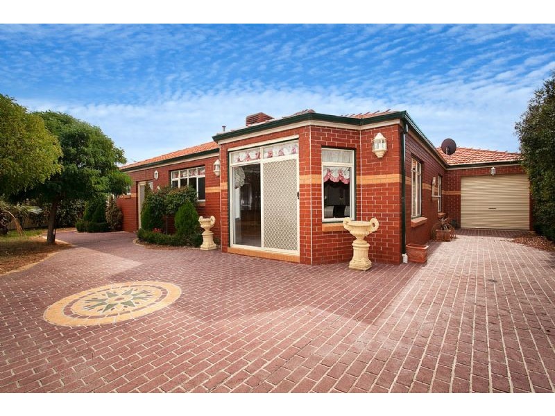 13 Carnarvon Close, Taylors Lakes VIC 3038