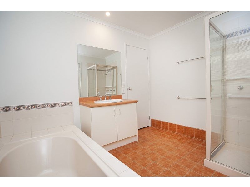 20 Naracoorte Drive, Caroline Springs VIC 3023