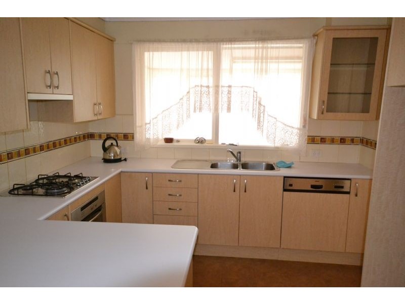 20 Protea Crescent, St Albans VIC 3021