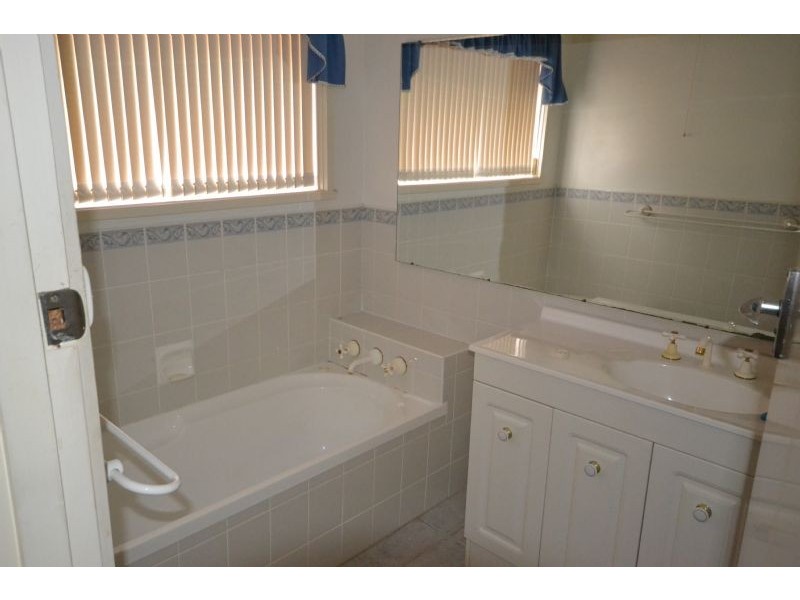 20 Protea Crescent, St Albans VIC 3021