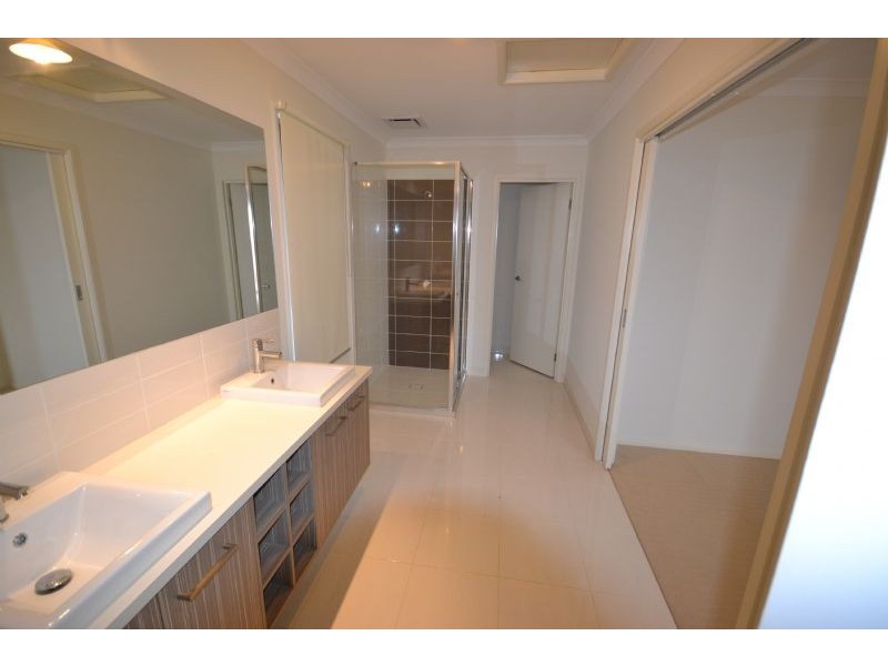 6 Pembroke Cre, Derrimut VIC 3030