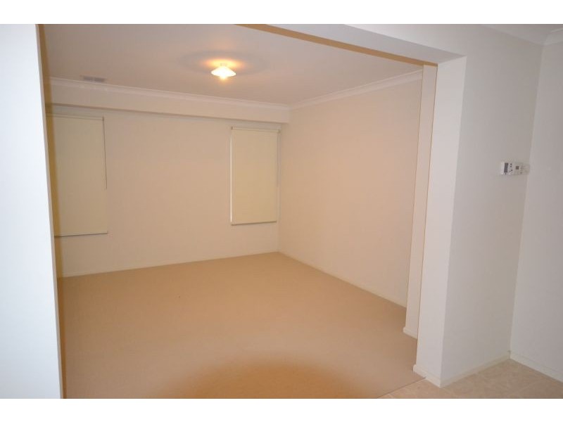 6 Pembroke Cre, Derrimut VIC 3030