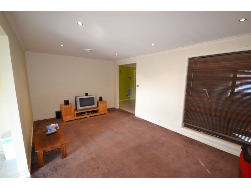 6 Craigavon Court, Deer Park VIC 3023