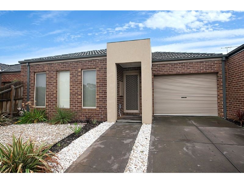 15 Lucas Terrace, Taylors Hill VIC 3037