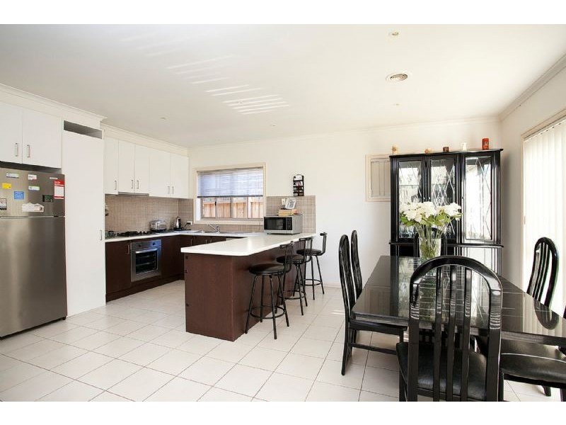 15 Lucas Terrace, Taylors Hill VIC 3037