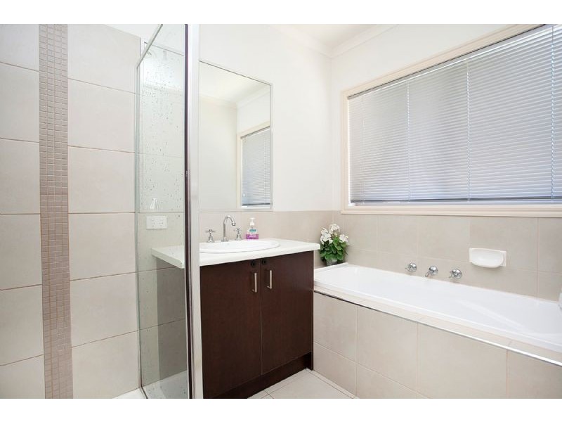 15 Lucas Terrace, Taylors Hill VIC 3037