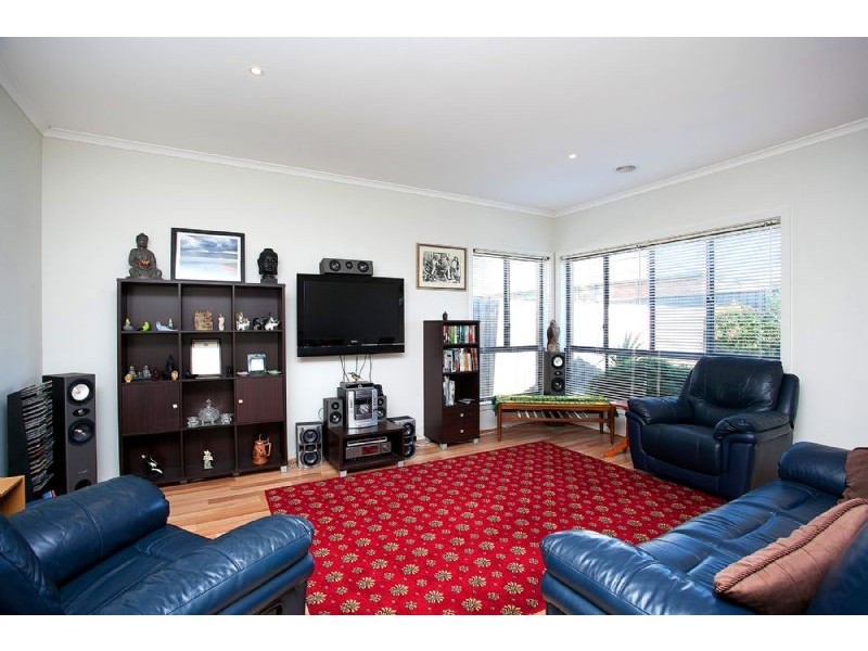 6 Lanark Place, Deer Park VIC 3023