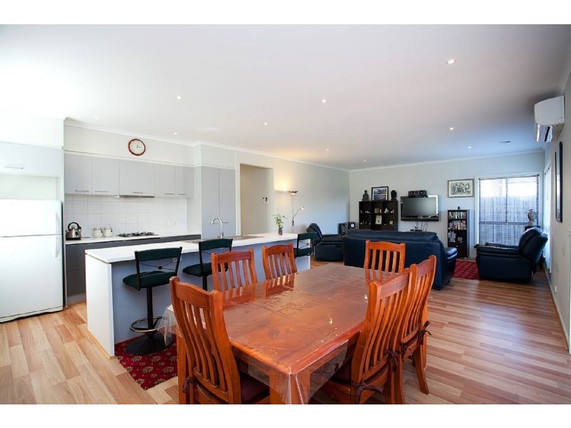 6 Lanark Place, Deer Park VIC 3023