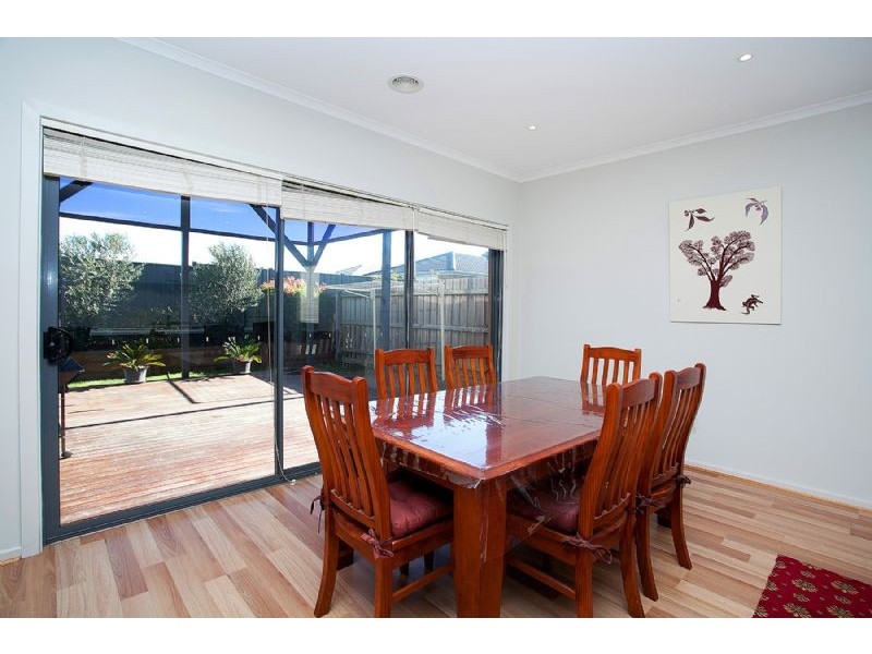 6 Lanark Place, Deer Park VIC 3023