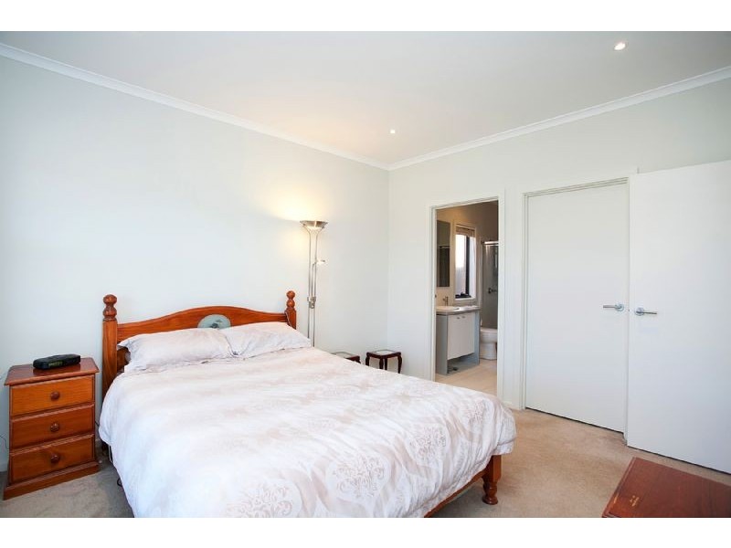 6 Lanark Place, Deer Park VIC 3023