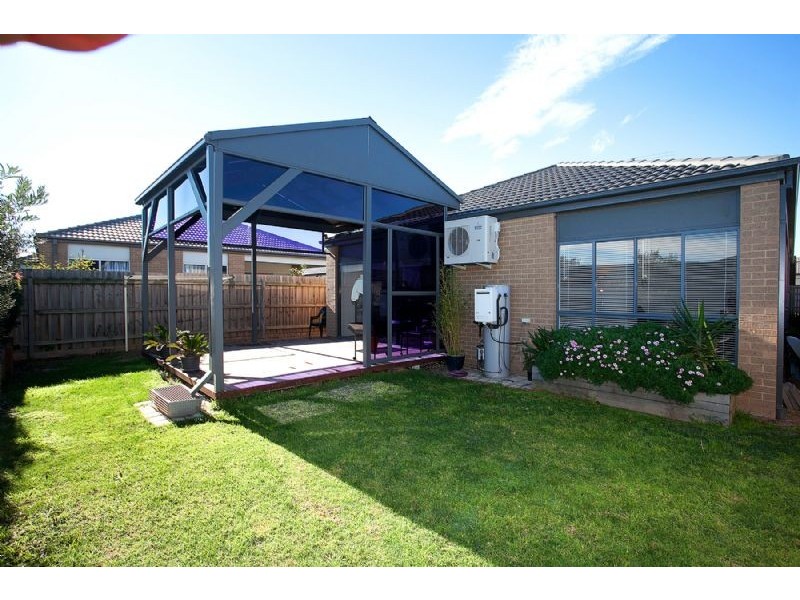 6 Lanark Place, Deer Park VIC 3023