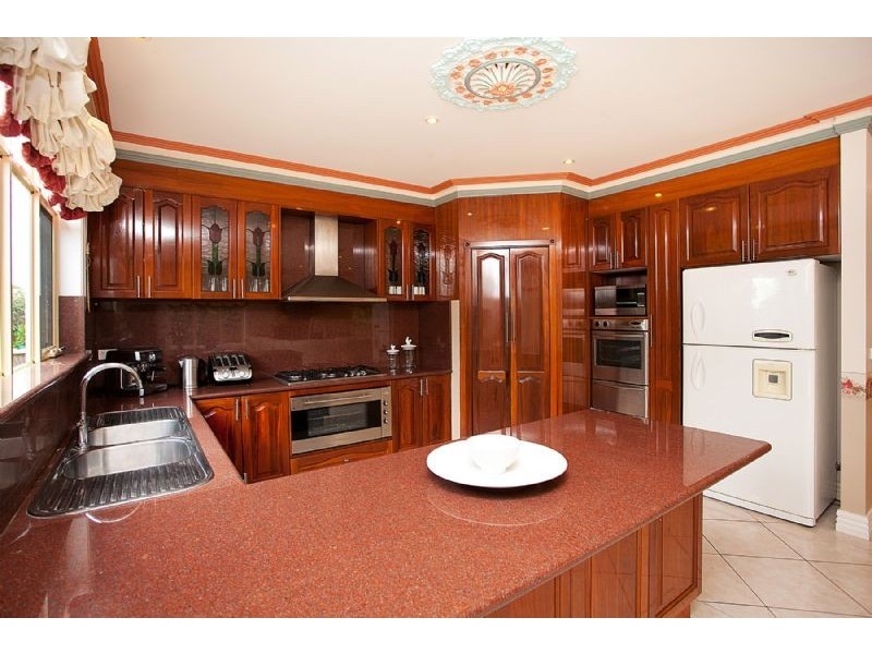 13 Carnarvon Close, Taylors Lakes VIC 3038