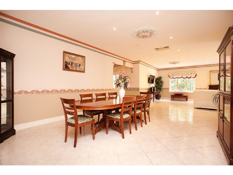 13 Carnarvon Close, Taylors Lakes VIC 3038