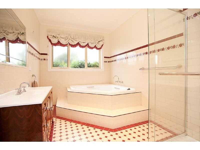 13 Carnarvon Close, Taylors Lakes VIC 3038