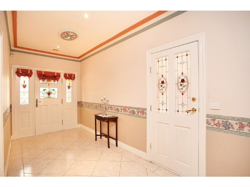 13 Carnarvon Close, Taylors Lakes VIC 3038