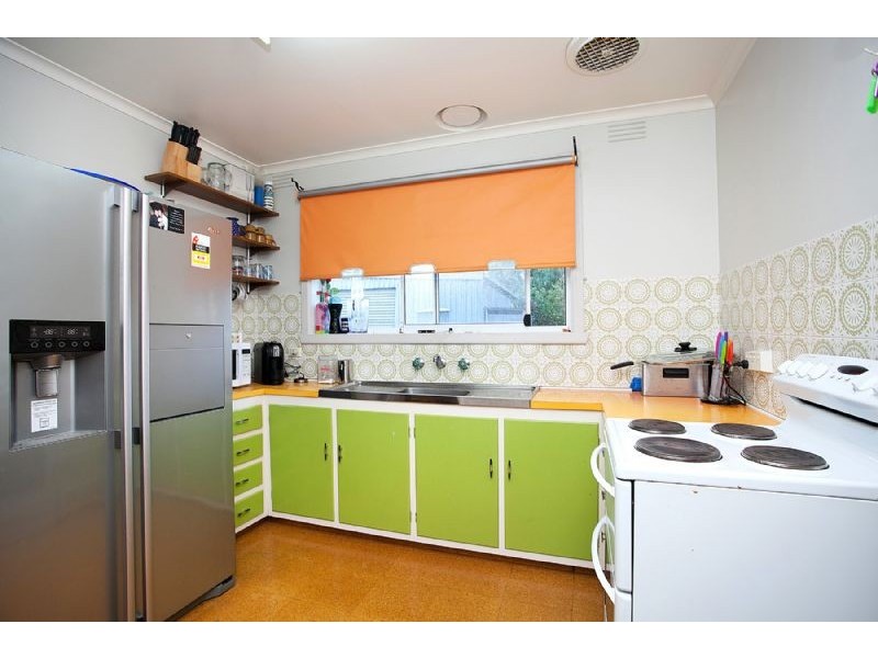 19 Ravenslea Crescent, Deer Park VIC 3023