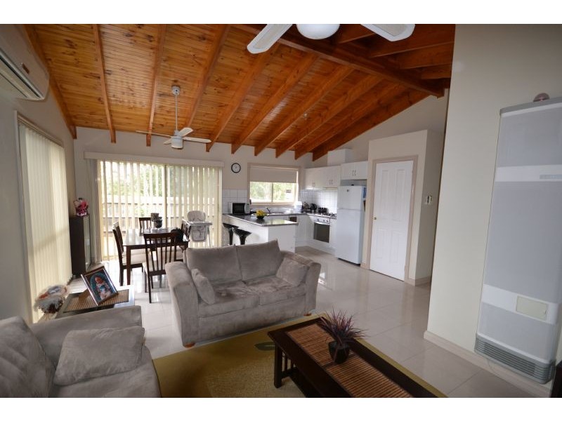 3/9-11 Peter Chanel Court, Deer Park VIC 3023