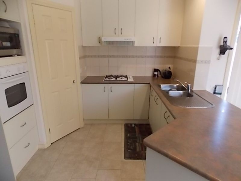 16 Alpine Gardens, Caroline Springs VIC 3023