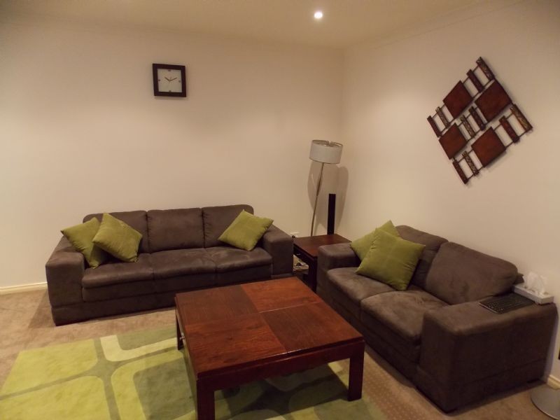 16 Alpine Gardens, Caroline Springs VIC 3023