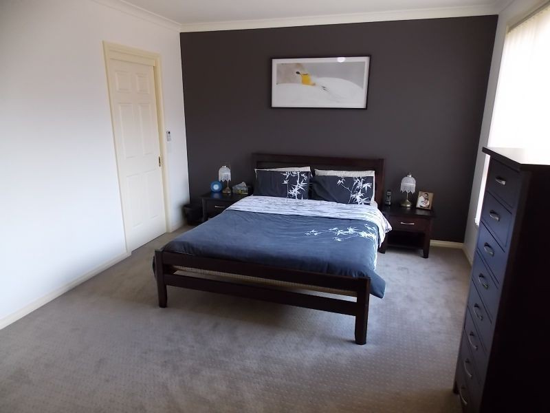 16 Alpine Gardens, Caroline Springs VIC 3023