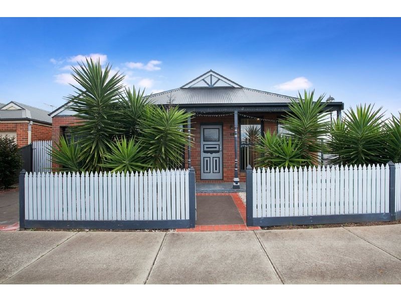 42 Dickerson Way, Caroline Springs VIC 3023