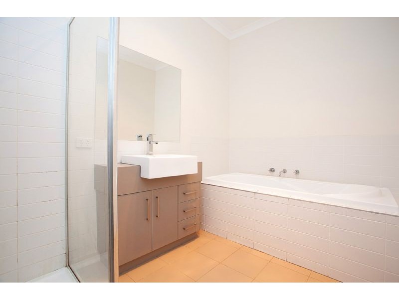 42 Dickerson Way, Caroline Springs VIC 3023