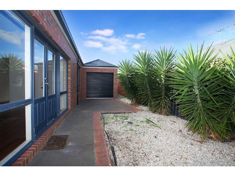 42 Dickerson Way, Caroline Springs VIC 3023