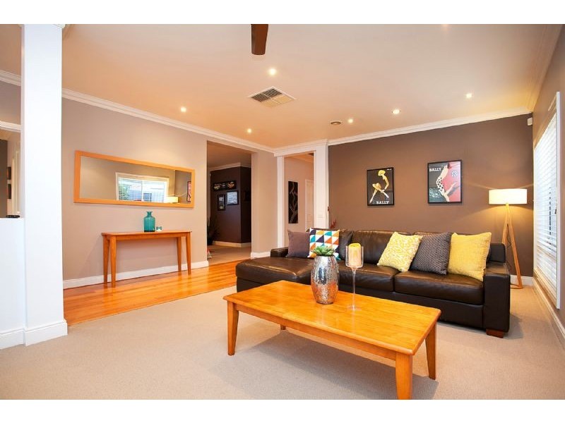 10 Tussock Grove, Cairnlea VIC 3023