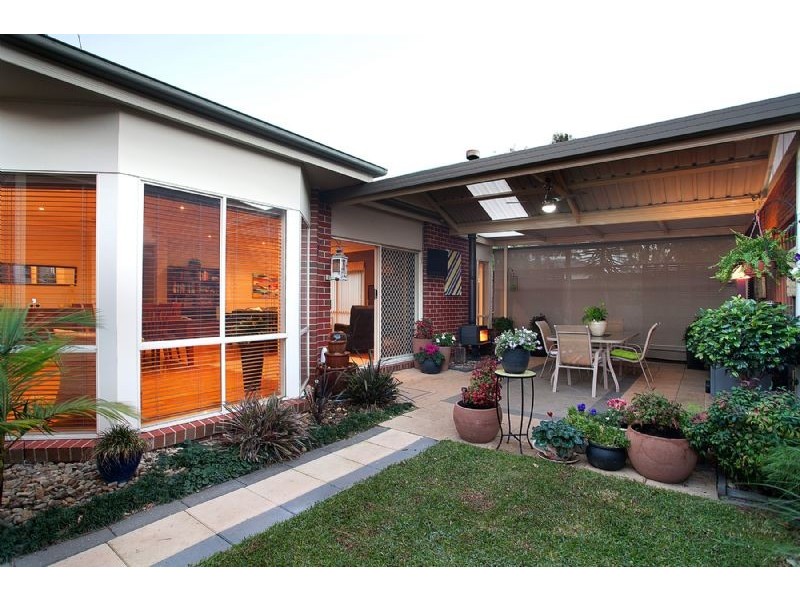 10 Tussock Grove, Cairnlea VIC 3023