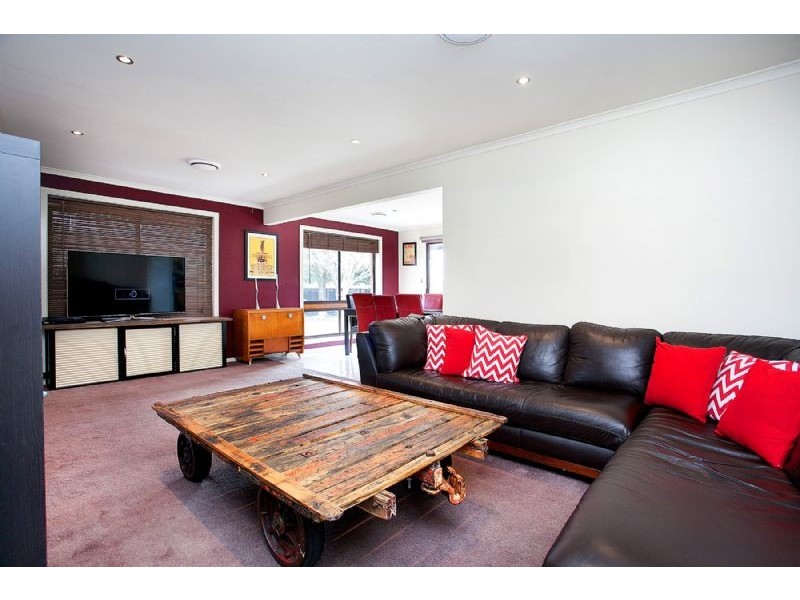 6 Craigavon Court, Deer Park VIC 3023