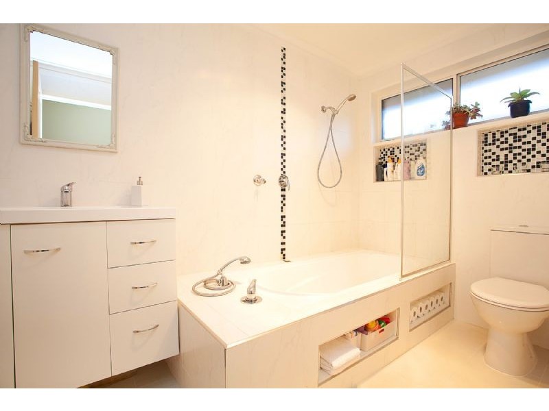 6 Craigavon Court, Deer Park VIC 3023