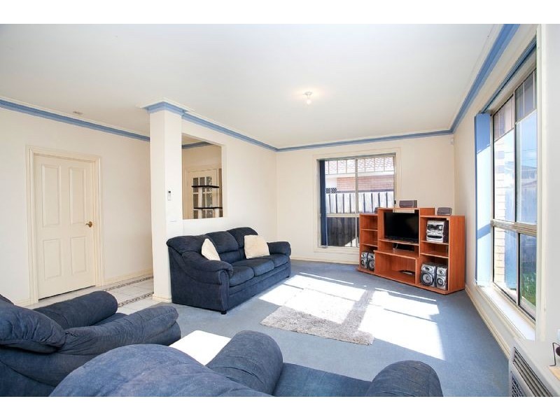 2/52 Doherty Street, Deer Park VIC 3023