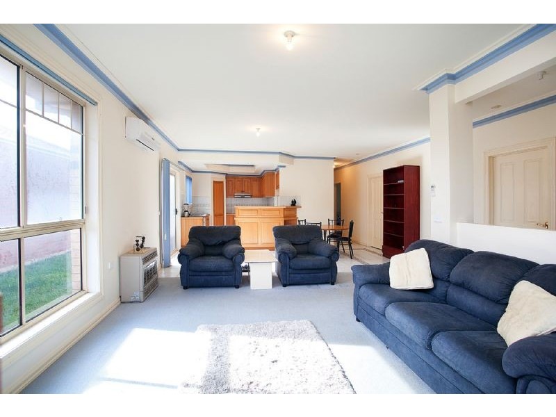 2/52 Doherty Street, Deer Park VIC 3023