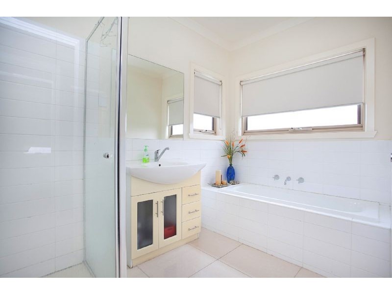 6 Cranwell Square, Caroline Springs VIC 3023