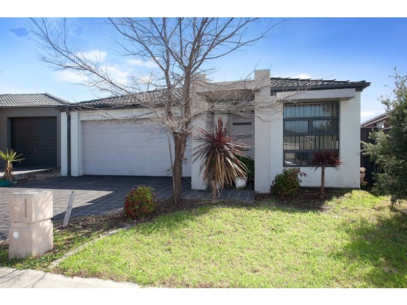 19 Pioneer Drive, Deer Park VIC 3023