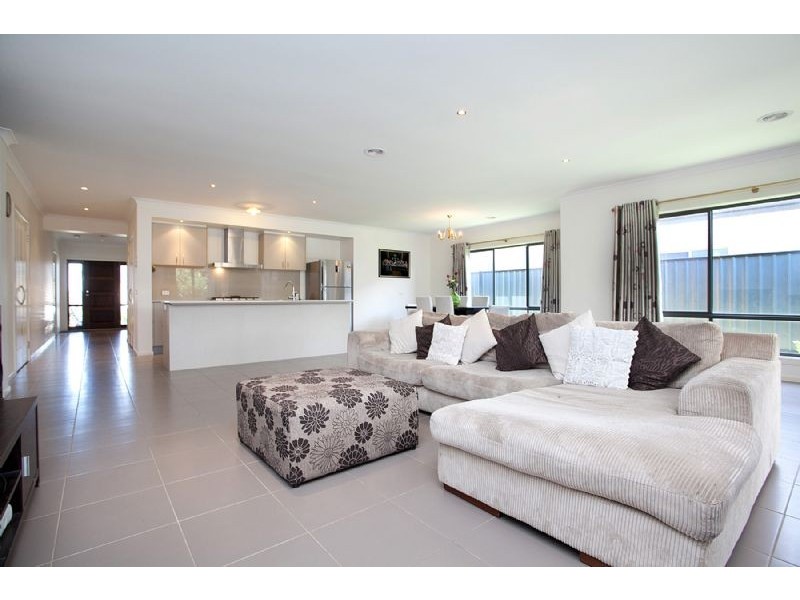 49 Pembroke Crescent, Derrimut VIC 3030