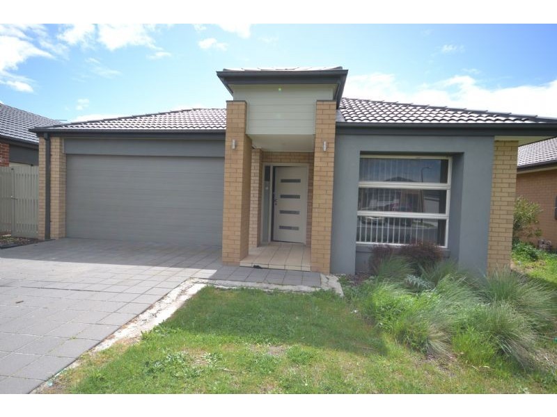 13 Lanark Place, Deer Park VIC 3023
