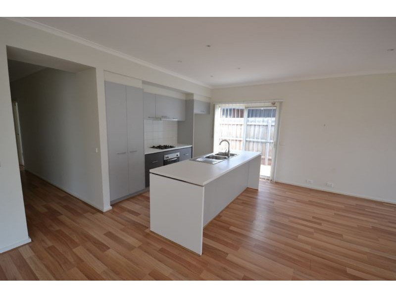 13 Lanark Place, Deer Park VIC 3023
