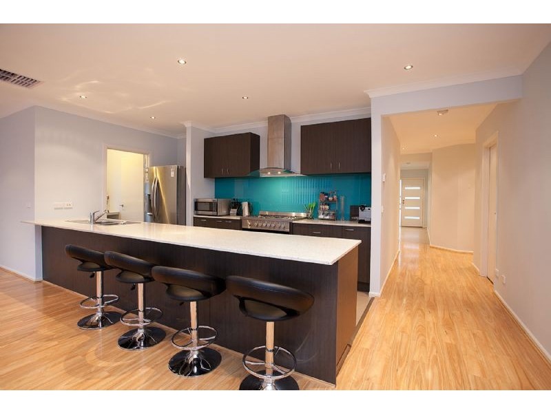 4 Appleby Loop, Derrimut VIC 3030