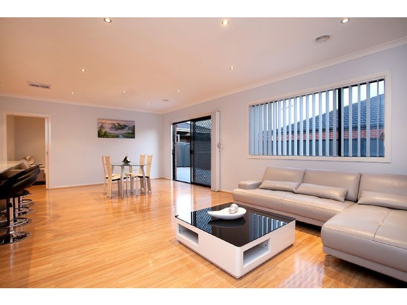 4 Appleby Loop, Derrimut VIC 3030