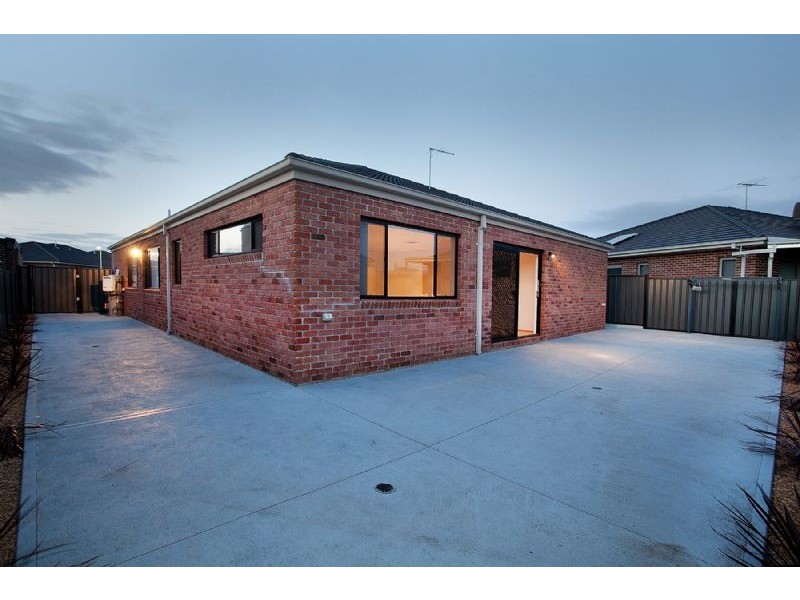 4 Appleby Loop, Derrimut VIC 3030