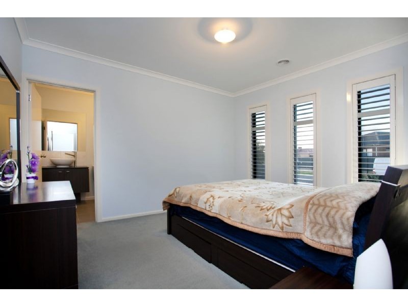 4 Appleby Loop, Derrimut VIC 3030