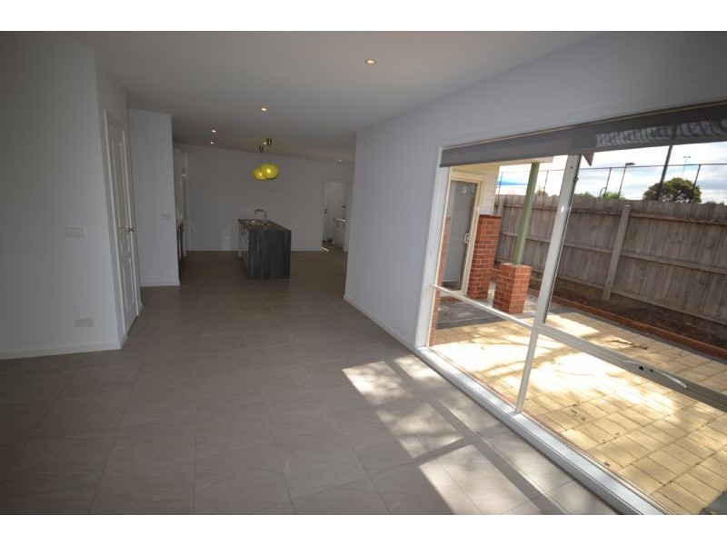 8A Irvine Street, Deer Park VIC 3023