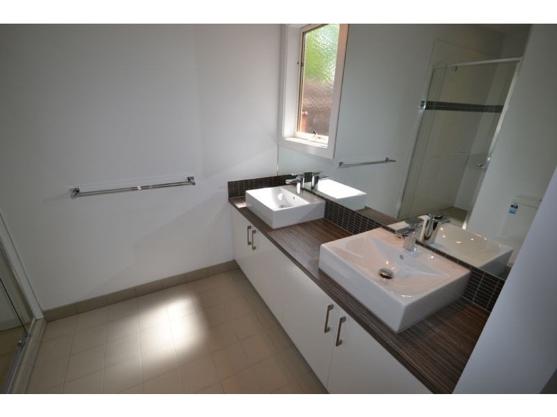 8A Irvine Street, Deer Park VIC 3023