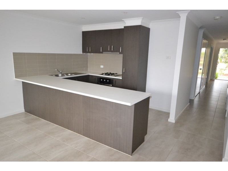 9 Deauville Lane, Deer Park VIC 3023