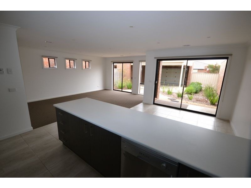 9 Deauville Lane, Deer Park VIC 3023