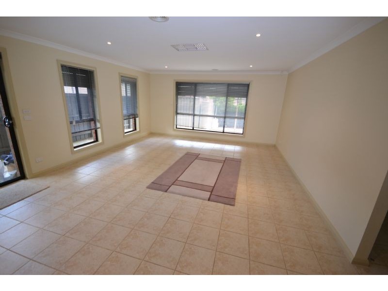 7 Minvi Tce, Cairnlea VIC 3023