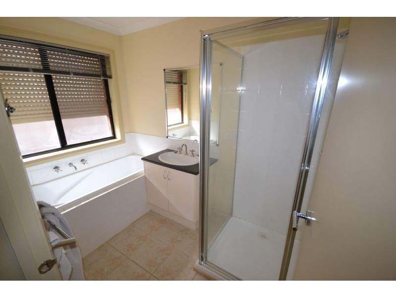 7 Minvi Tce, Cairnlea VIC 3023